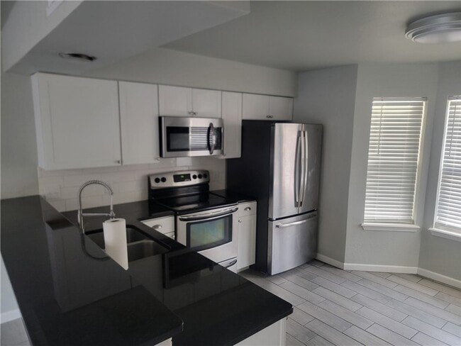 Building Photo - 7252 Mansions Dr
