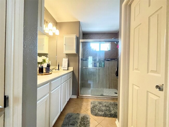 Building Photo - 2225 Naomi St