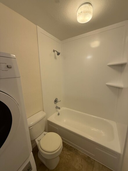 Building Photo - 405-407 E. Simpson Street