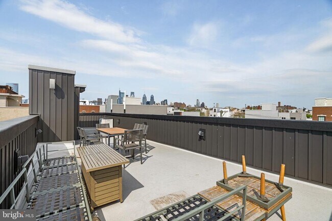 Building Photo - 2409 Oakford St