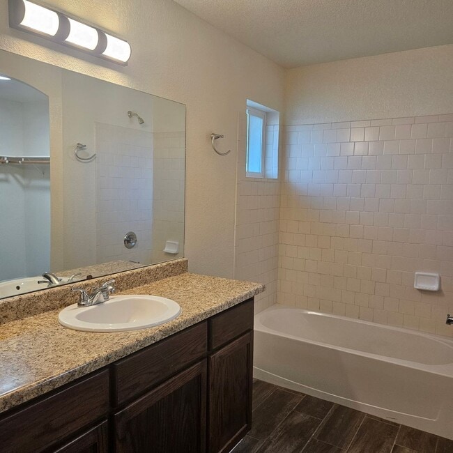Building Photo - Remodeled 4 bedroom for Rent