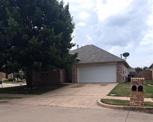 Primary Photo - 400 Angler Dr