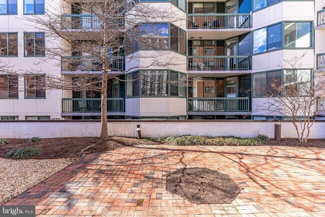 Building Photo - 955 26th St NW