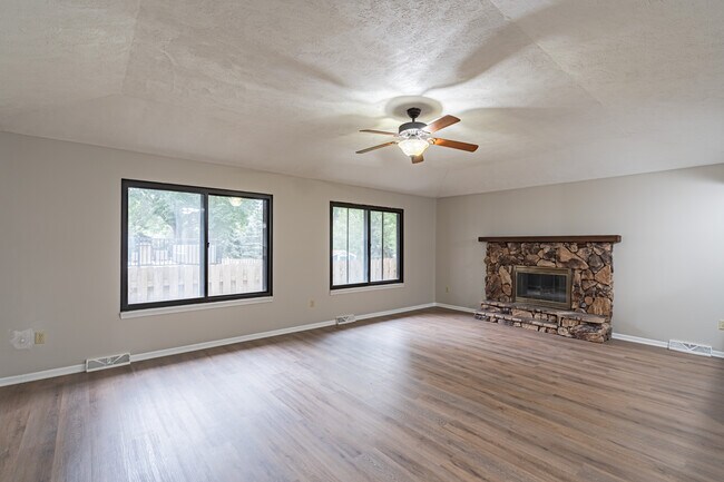 Building Photo - 13103 Lillian St