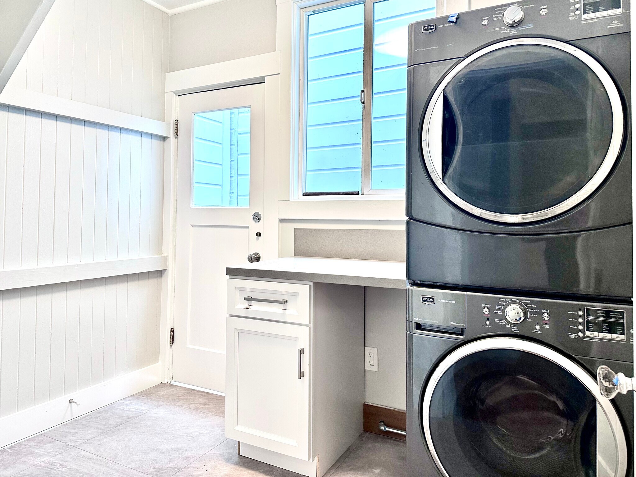 Laundry with full size washer and dryer - 645 San Jose Ave