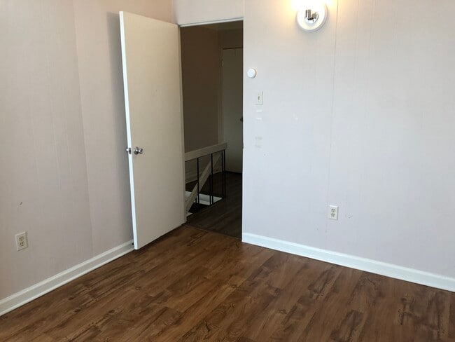 Looking back at entrance to bedroom on LSU side - 3005 Highland Rd