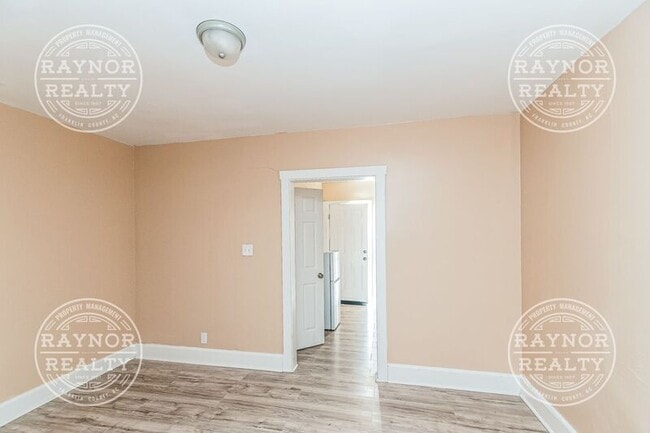 Building Photo - 641 Kenwood Ave