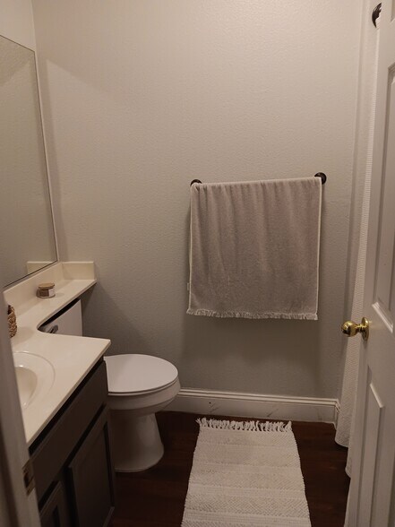 Building Photo - 2825 Tulare Ct