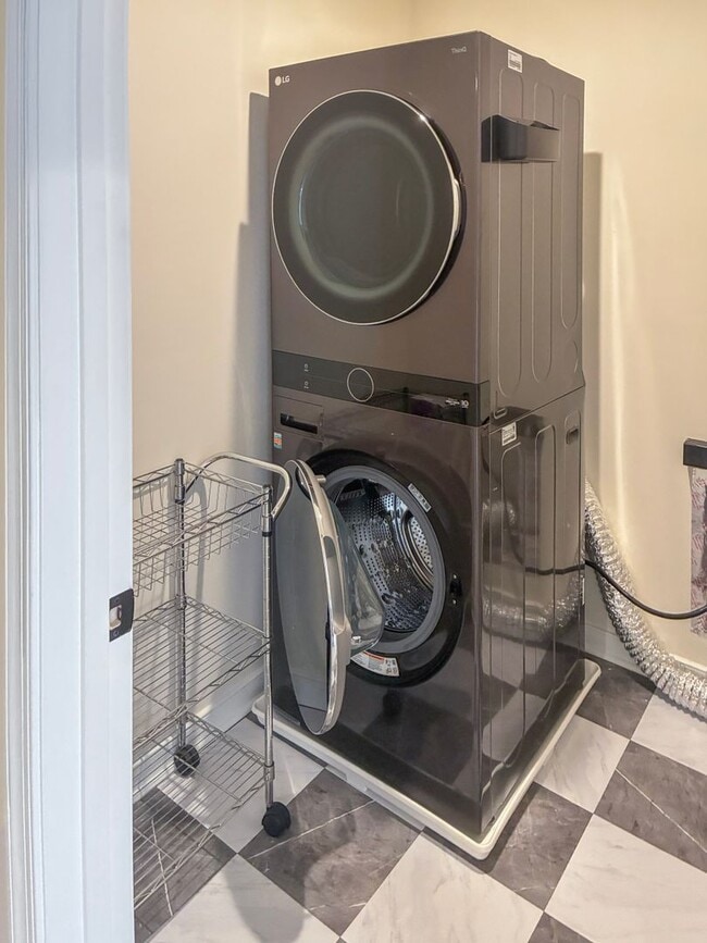 Building Photo - 4 Bedroom, 3.5 Bathroom in Magnolia Green