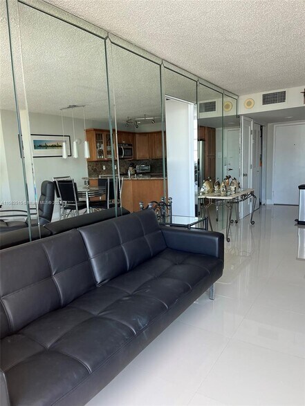 Building Photo - 345 Ocean Dr
