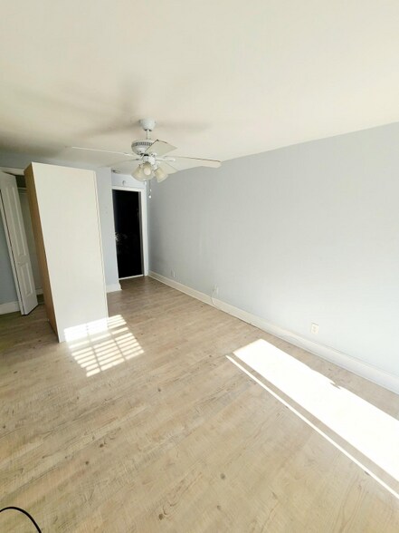 Building Photo - 120 NE 1st Ave