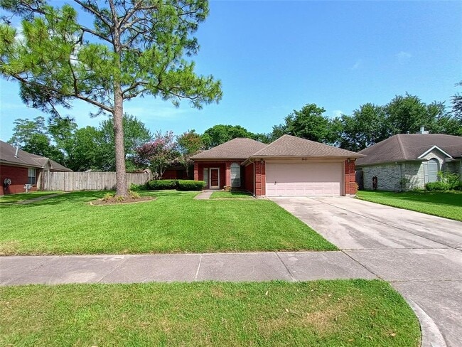 Building Photo - 3821 Pin Oak Dr N