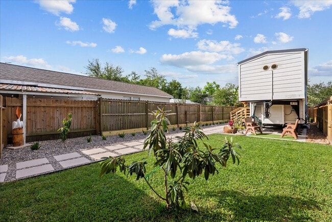 Building Photo - 4734 Oleander St