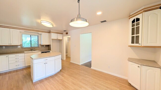 Building Photo - 3581 Cercis Way