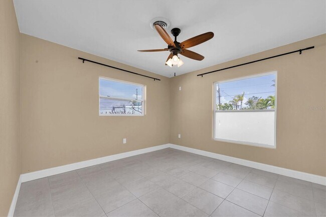 Building Photo - 404 Normandy Rd