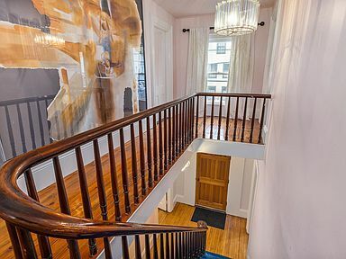 Building Photo - 114 Cabot St