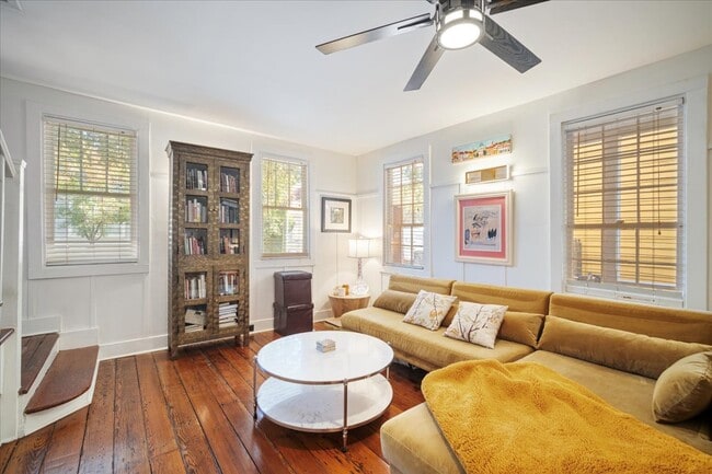 Building Photo - 237 Coming St