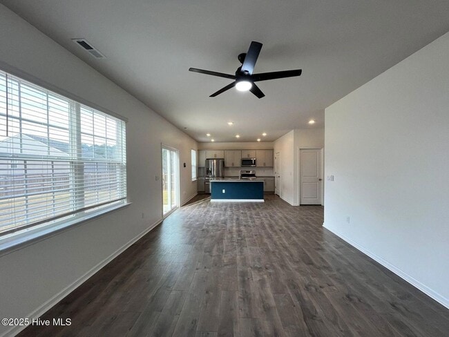 Building Photo - 275 Roberts Pl