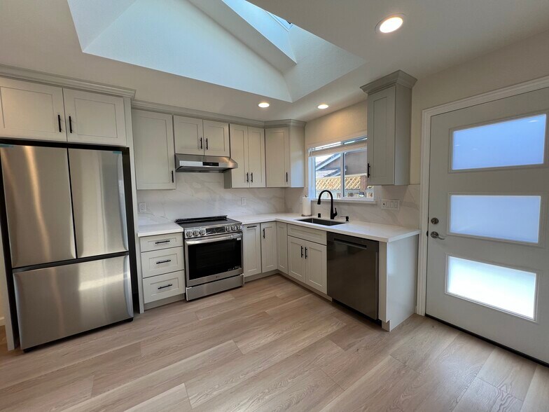 Primary Photo - 2615 Glenrio Dr