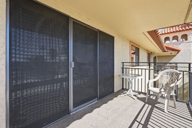 Building Photo - 10330 W Thunderbird Blvd