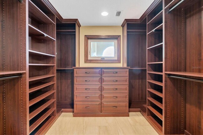 Building Photo - 5810 Bahama Shores Dr S