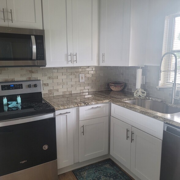 Building Photo - 408 Tudor Dr