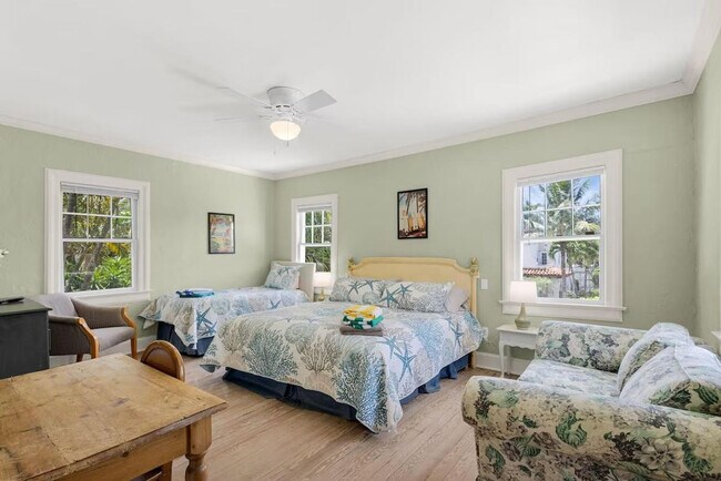 Building Photo - 519 28th St