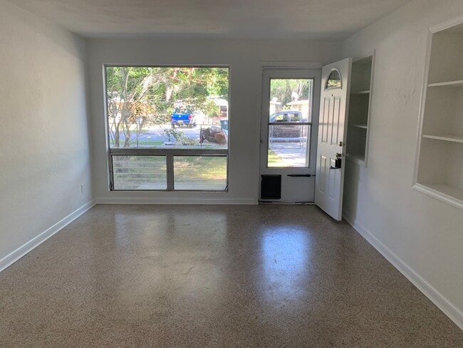 Building Photo - 760 Greenway Pl