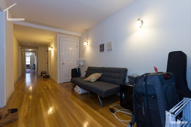 Building Photo - No Brokers Fee, heat, Hot Water Included, Garden Level Recently Renovated Unit, Laundry on a Site