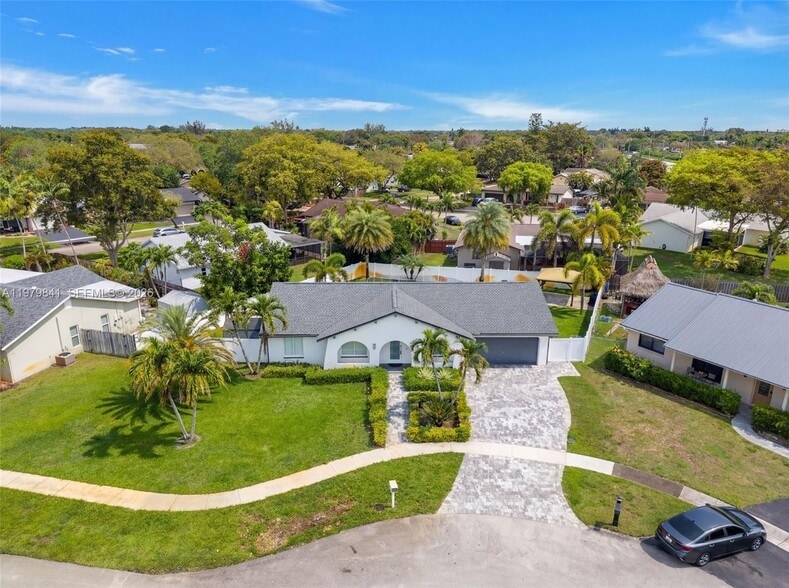 Building Photo - 8695 SW 51st Pl