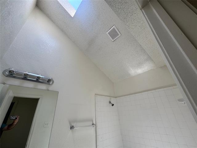 Building Photo - 233 Rodeo Dr