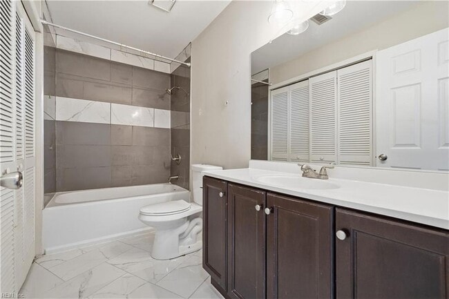 Building Photo - 1329 Thamesford Dr