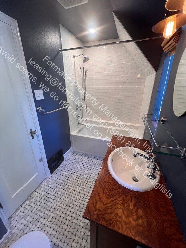 Building Photo - Free Perks, Pet-Friendly Oversized 4-Bedro...
