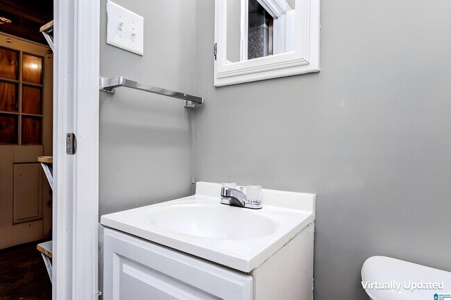 Building Photo - 1112 S Gale Dr