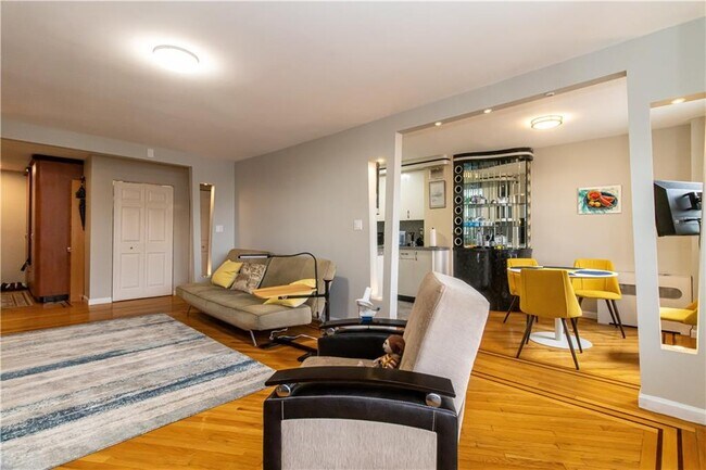 Building Photo - 50 Brighton 1st Rd