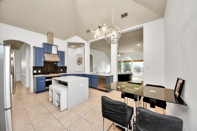 Building Photo - 3818 S Barnett Way