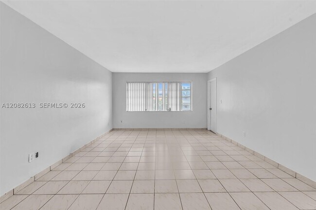 Building Photo - 1540 NE 191st St