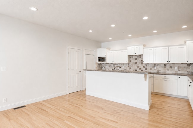 Building Photo - 16 Gallivan Ct