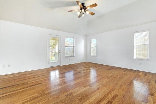 Building Photo - 1517 Rainbow Parke Dr