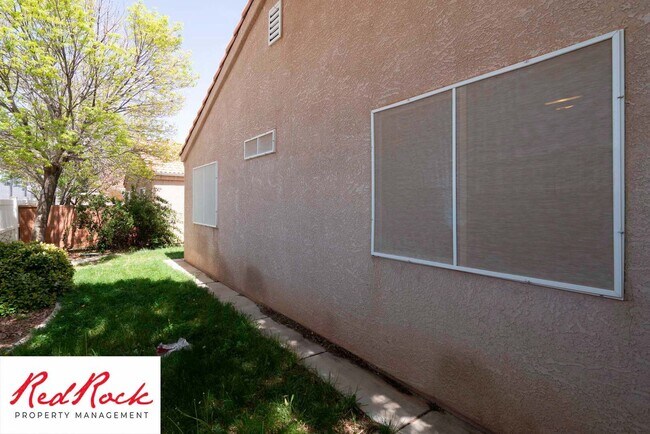 Building Photo - 3 Bed 2 Bath, 2 Car Garage with a Fully Fe...