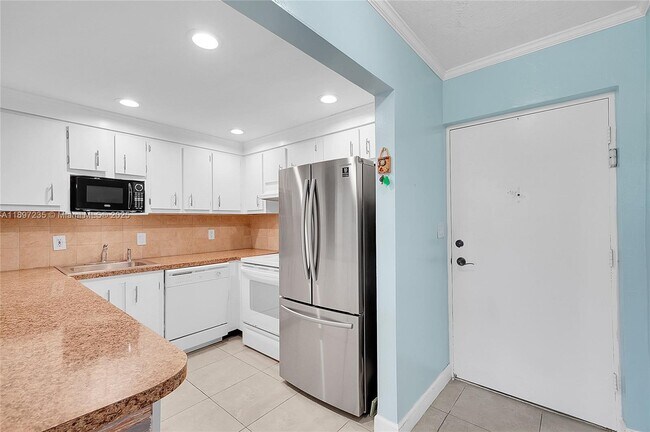 Building Photo - 1681 NW 70th Ave