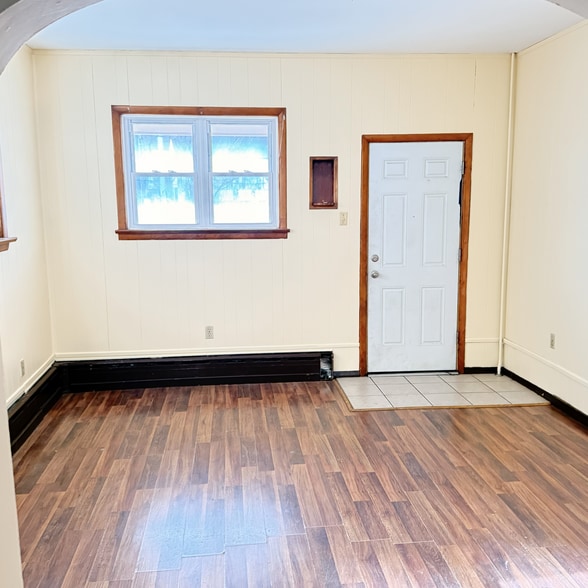 Building Photo - 713 S Front St