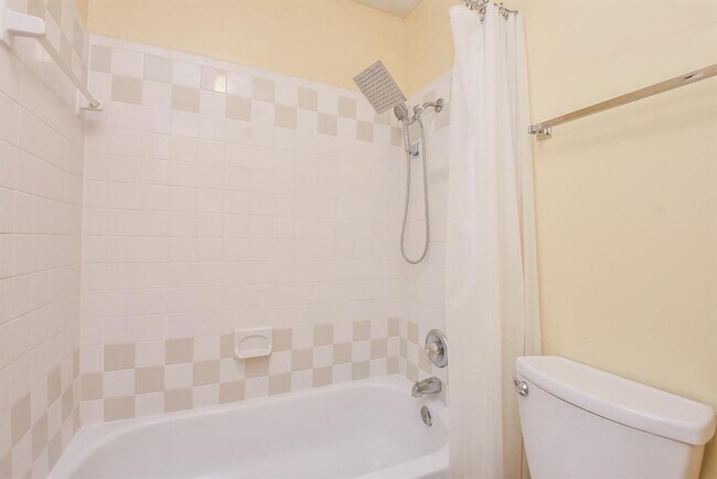 Building Photo - 10555 Turtlewood Ct