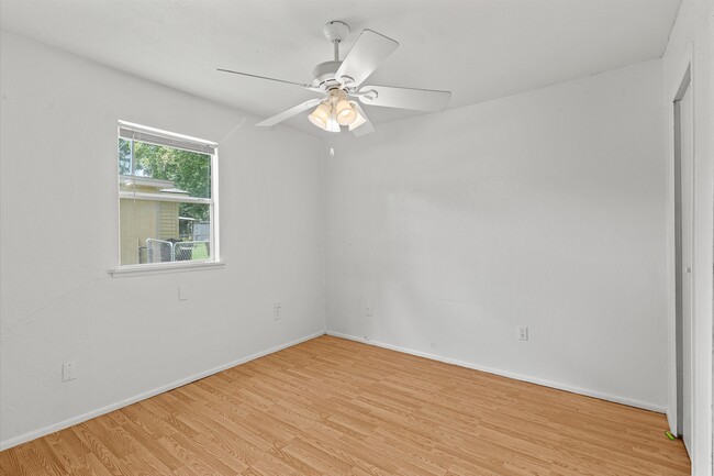 Building Photo - 1219 Lampkin St