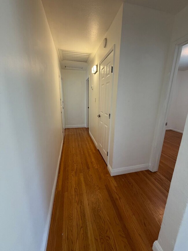 Building Photo - 7210 Zelinda Dr