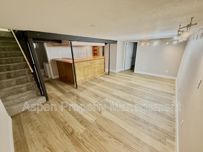 Building Photo - 1704 Parkway Dr