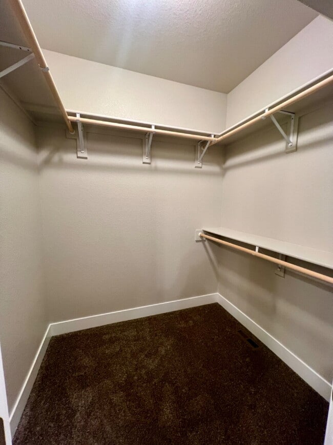 Building Photo - 3 Bedroom New Build Available Now!