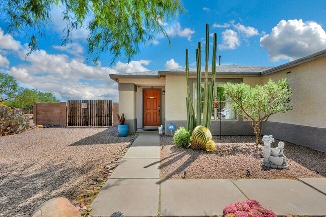 Building Photo - Private Pool Oasis  in southwest Tucson's coveted Star Valley!