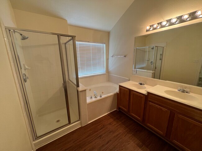 Building Photo - 6109 Apache Dr