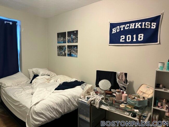 Building Photo - 220 Hanover St